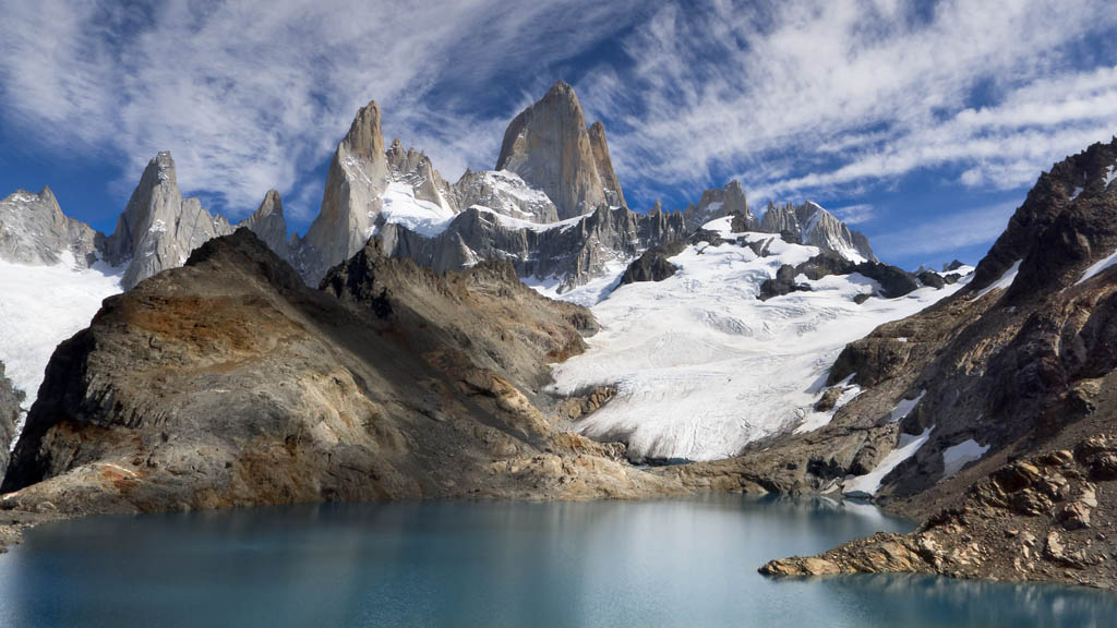 Le Fitz-Toy est un sommet de la Cordillère des Andes. Il est situé en Patagonie dans le parc national de Los Glaciares. Il a été gravi pour la première fois par Lionel Terray et Guido Magnone.