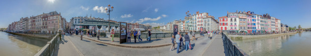 Panoramique sur le pont Pannecau le jour de la foire au Jambon